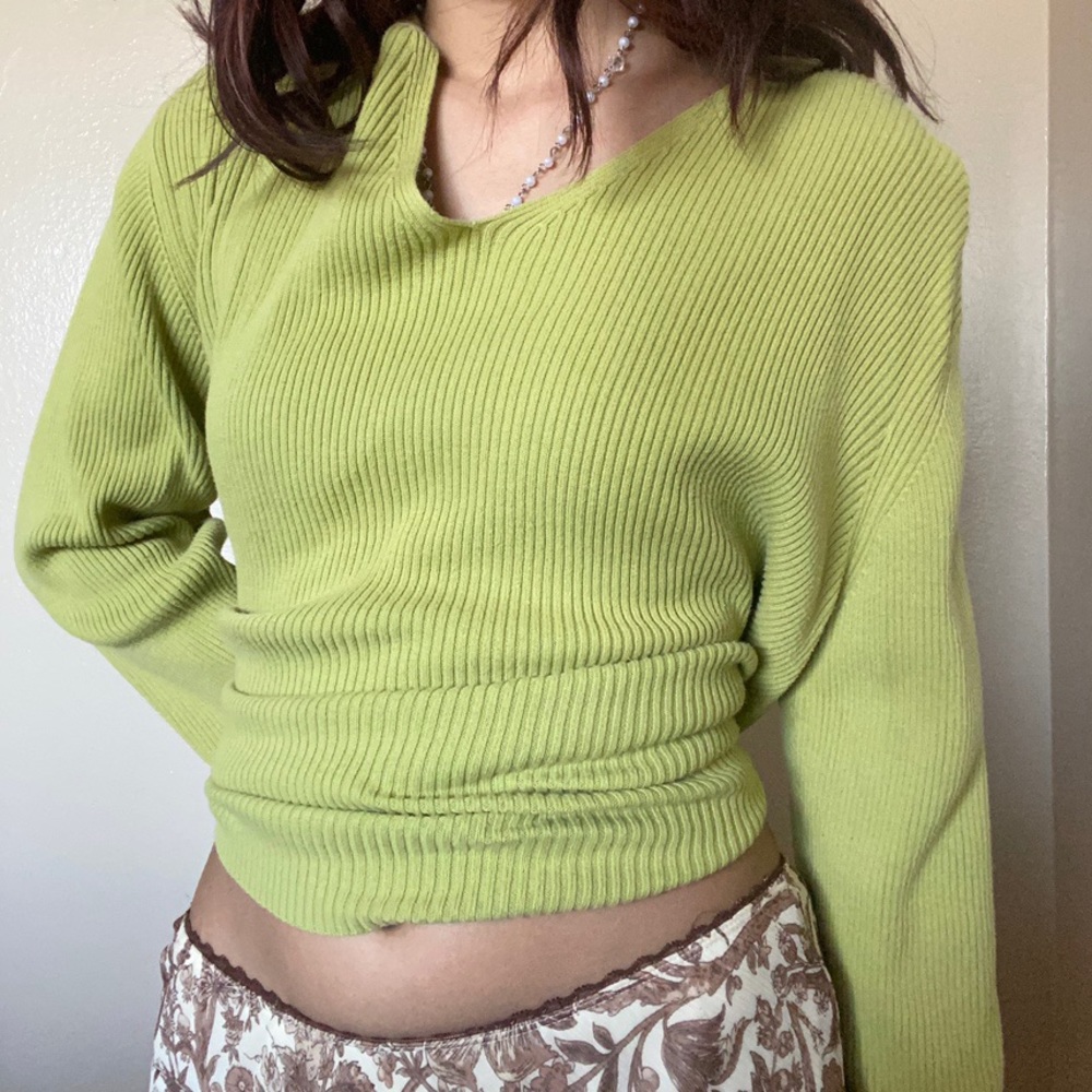 Green lined ribbed sweater / sweatshirt